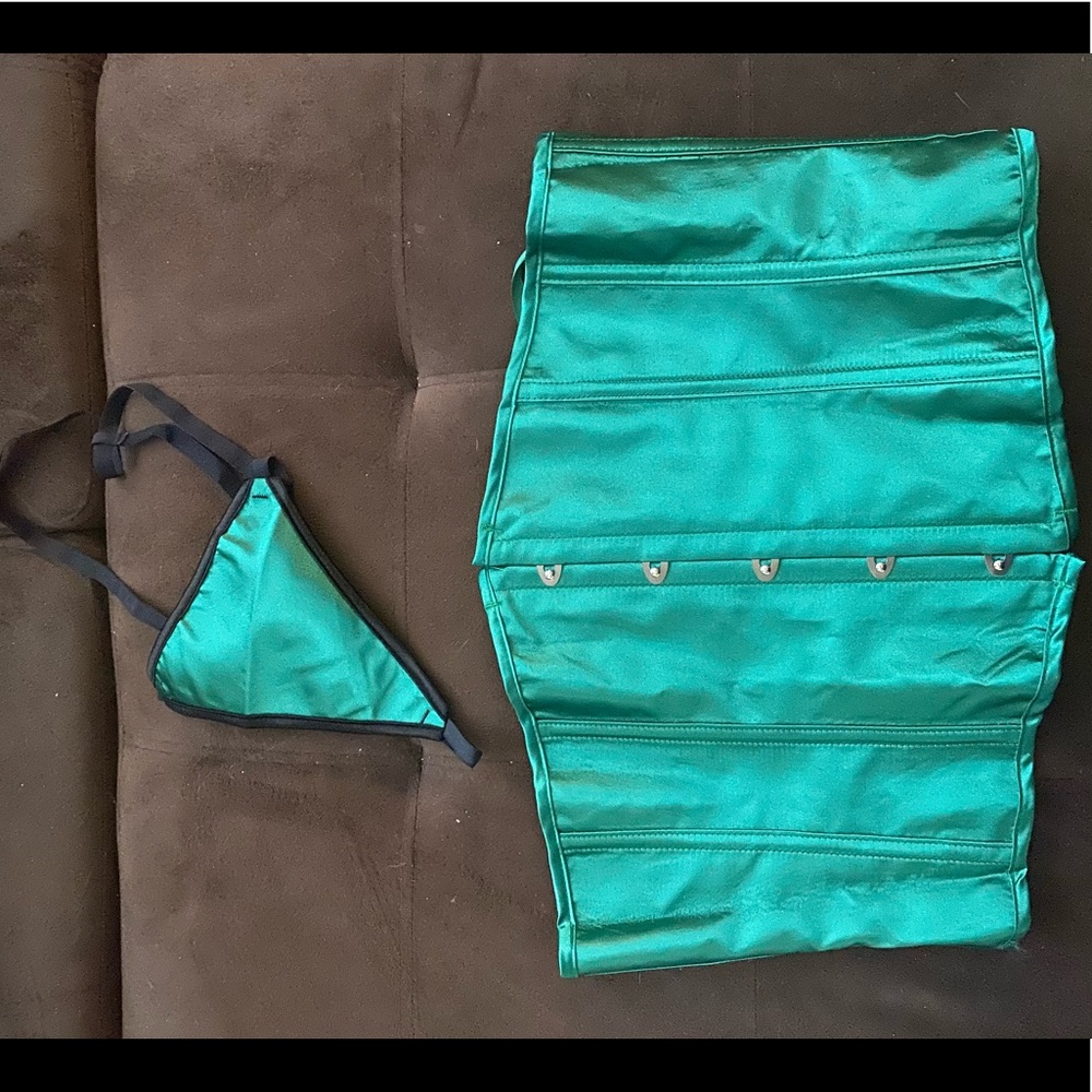 Under bust corset